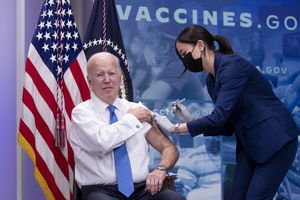 Prezydent Biden przyjął uaktualnioną szczepionkę przeciwko wariantom Omikron koronawirusa
