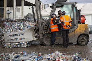 Na każdego Europejczyka przypada średnio ok. 34 kg śmieci z opakowań sztucznych. Pomóc mają fundusze europejskie
