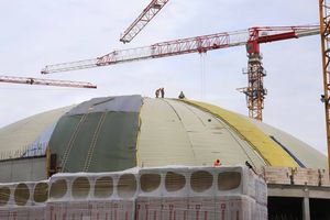 [ZDJĘCIA] Kolejne postępy prac kluczowej dla Olsztyna inwestycji. Dach Uranii jest już prawie gotowy