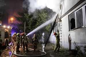 Pożar pustostanu na ul. Poprzecznej w Olsztynie. W środku była jedna osoba