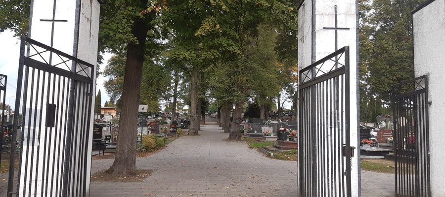 Bramy cmentarza przy ul. Ostródzkiej w Iławie