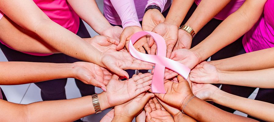 15 października przypada Światowy Dzień Walki z Rakiem Piersi, a miesiąc październik jest Miesiącem Świadomości Raka Piersi.