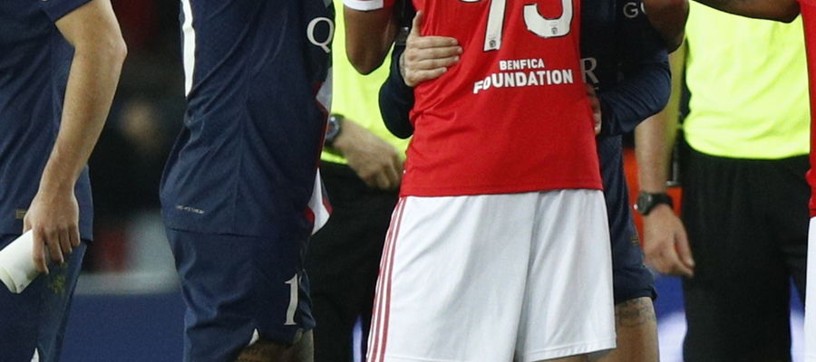 Neymar z Paris Saint Germain (z lewej) i Julian Draxler (Benfica) 
