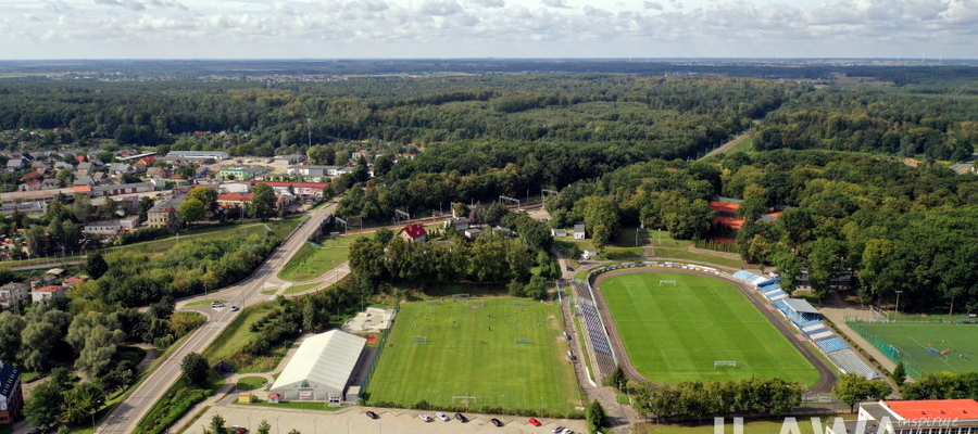 Stadion miejski w Iławie i jego okolice z lotu ptaka