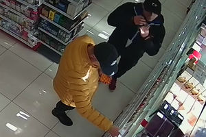 Ukradli perfumy, szczoteczkę soniczną i maszynki do golenia