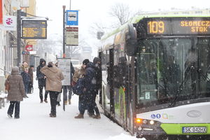 Czas na przygotowania do zimy. Czy MPK w Olsztynie wymienia opony w autobusach na zimowe?