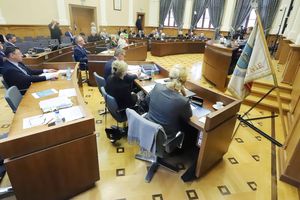 Rozpoczęła się LIII sesja Rady Miasta w Olsztynie. W planie m.in oświata, podwyżki mandatów i i zmiany opłat za śmieci