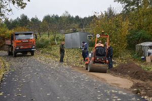 Powstaje kolejny odcinek drogi asfaltowej w gminie Grodziczno
