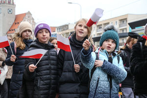 Olsztyn: Wojewódzkie obchody Święta Niepodległości przy Pomniku Wolności Ojczyzny