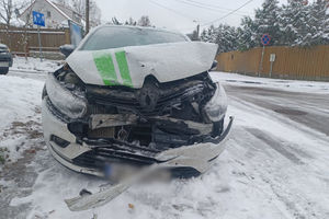 Zima zaskoczyła kierowców w Olsztynie i powiecie olsztyńskim. Od rana doszło do 23 kolizji i jednego wypadku ze skutkiem śmiertelnym