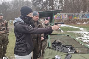 Pierwsze doświadczenia z bronią palną sportową uczniów Zespołu Szkół w Lubawie [ZDJĘCIA]

