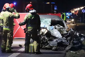 [AKTUALIZACJA] Śmiertelny wypadek na wyjeździe z Olsztyna. Droga całkowicie zablokowana [ZDJĘCIA]
