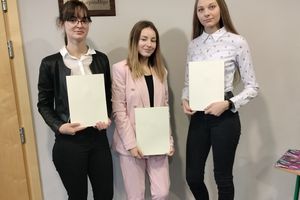 Trzy uczennice z Zespołu Szkół w Lubawie otrzymały stypendia Prezesa Rady Ministrów