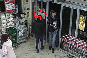 UKRADLI WYROBY TYTONIOWE, ZAREJESTROWAŁY ICH KAMERY