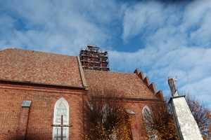 Trwa remont wieży kościoła p.w. Matki Bożej Królowej Świata w Kisielicach 