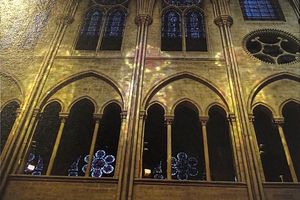 Barwy Światła - barwy ciszy Katedry Notre Dame w Paryżu