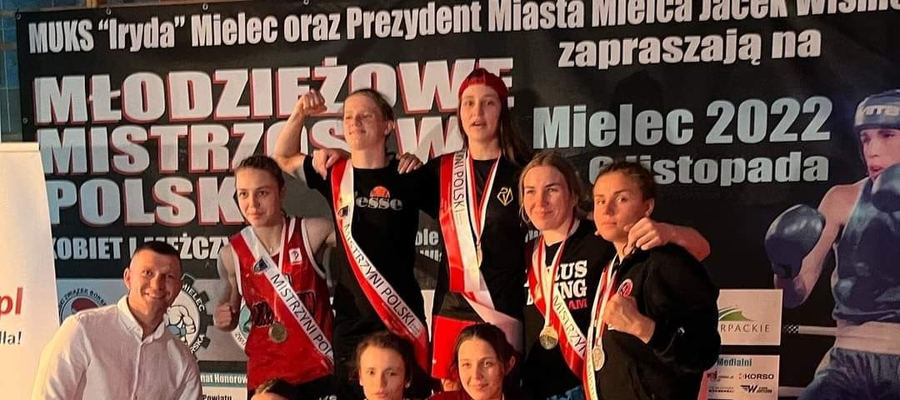 Podopieczna MKB Mazur Ełk Natalia Kuczewska zdobyła złoto w kat. 50 kg na Młodzieżowych Mistrzostwach Polski w Boksie U-23; Mielec, 2-6 XI 22 r.