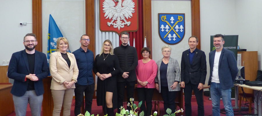 Od lewej: Rafał Rybnik, Wioletta Szalkowska, Piotr Jankowski, Klaudia Żelazowska, Emrys Kosek, Maria Tulik, Małgorzata Lewko, Arkadiusz Karpiński, Wojciech Jankowski