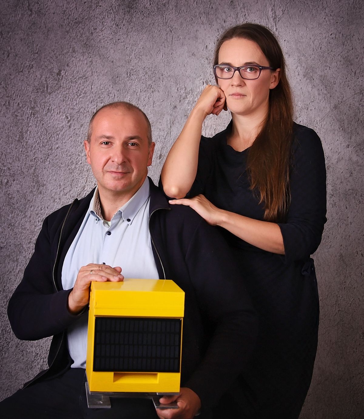 Igor i Aleksandra Kurdin, współtwórcy inteligentnej pasieki i smart uli AmoHive, laureaci Europejskiej Nagrody Pszczół 2022 