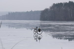 Zamarzły mazurskie jeziora; MOPR apeluje, by nie wchodzić na lód