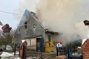 Dwa groźne pożary budynków mieszkalnych