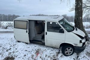 Policjanci wyjaśniają okoliczności wypadku drogowego na drodze powiatowej pomiędzy miejscowościami Zgoda i Rodowo