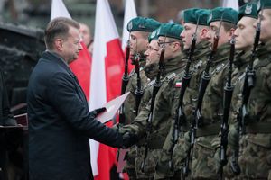 Szef MON: Rząd wzmacnia wojsko; zależy nam też na tym, by jak najwięcej Polaków było przeszkolonych