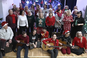 Pracownicy Pałacu Młodzieży w Olsztynie zaśpiewali pastorałkę 