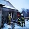 Mieszkaniec Kozłowa wyprowadził sąsiada z płonącego domu. Strażacy mieli problem z dojazdem