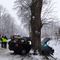 Stracił panowanie nad pojazdem i uderzył w drzewo. Nieprzytomny trafił do szpitala [ZDJĘCIA]