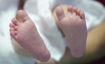 Areszt dla 25-latki podejrzanej o próbę zabójstwa noworodka. Jej matka i babka też usłyszały zarzuty