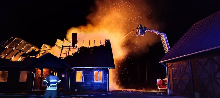 Dzisiejszej nocy spłonął dom w Brajnikach (gmina Jedwabno)