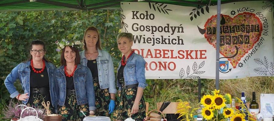 Nazwa KGW Diabelskie Grono nawiązuje do słynnego Diabelskiego Kamienia z Bisztynka