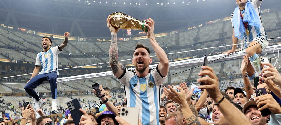 Triumfujący Lionel Messi