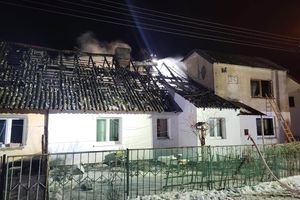AKTUALIZACJA: Pożar w Koszelewkach (powiat działdowski). W budynku były cztery butle z gazem i cała rodzina [ZDJĘCIA]