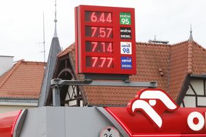 Wrócił stary VAT na paliwo, ale ceny na stacjach się na zmieniły. Możemy już się cieszyć, czy podwyżka jednak nadejdzie?
