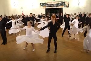 Olsztyńscy maturzyści zatańczyli walca do utworu Lady Gagi. Nagranie jest hitem w sieci