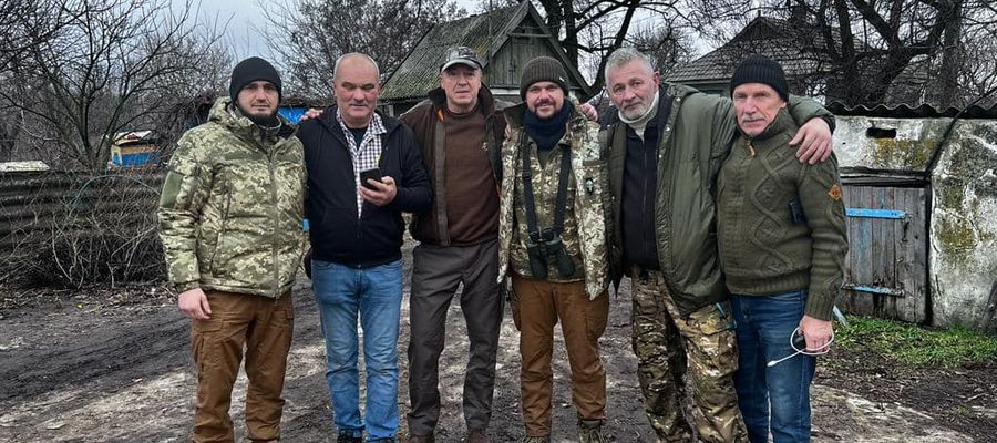 Pod koniec 2022 roku Ryszard Doda (drugi z prawej) wraz z wolontariuszami odwiedził Bachmut.