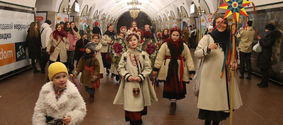Kolędnicy w kijowskim metrze