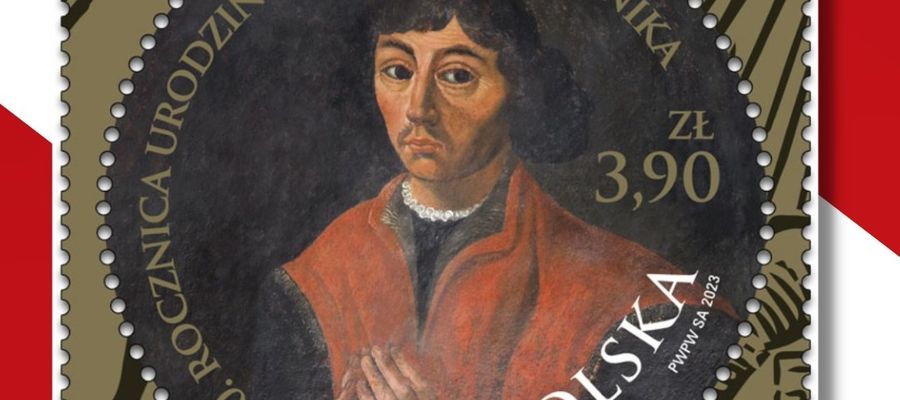 Portret Mikołaja Kopernika widniejący na znaczku na co dzień znajduje się na fromborskim epitafium w Bazylice archikatedralnej Wniebowzięcia Najświętszej Maryi Panny i św. Andrzej