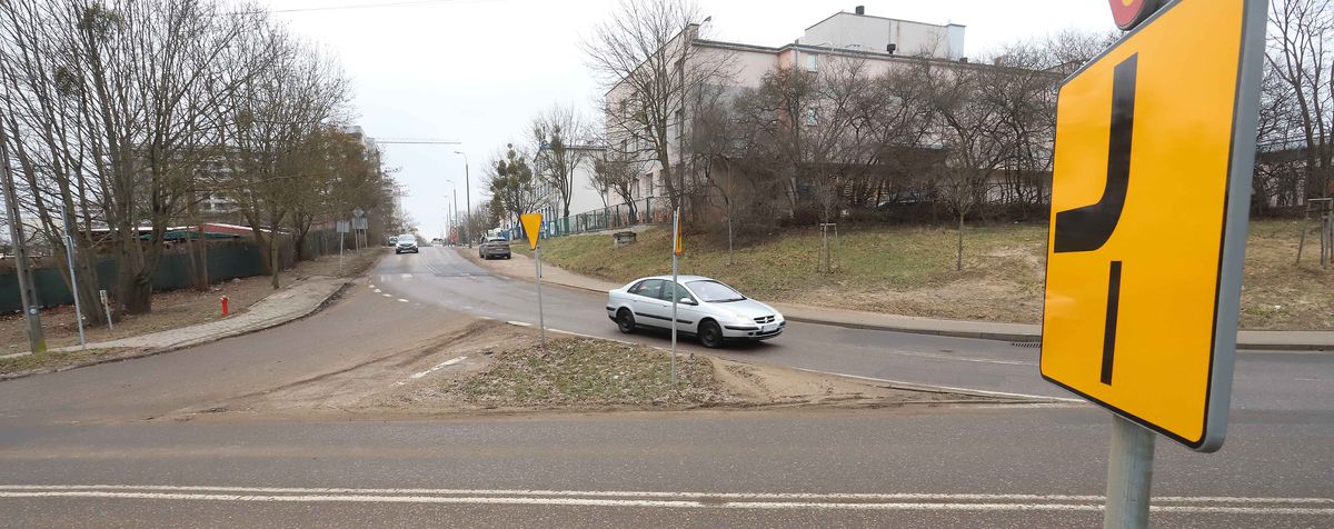 Skrzyżowanie ulic Poprzecznej i Zientary-Malewskiej 