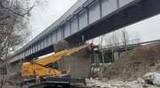 Trwa remont mostu kolejowego nad rzeką Elbląg [ZDJĘCIA]