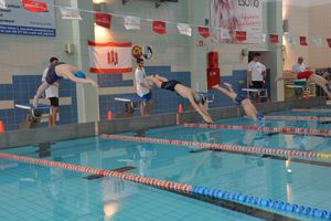 Zawody pływackie na pływalni Lega w Olecku