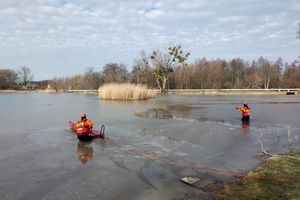 Braniewo: Doskonalenie zawodowe strażaków w zakresie ratownictwa lodowego na akwenach wodnych