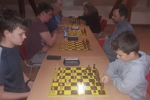 Grono szachistów zasilają młodzi