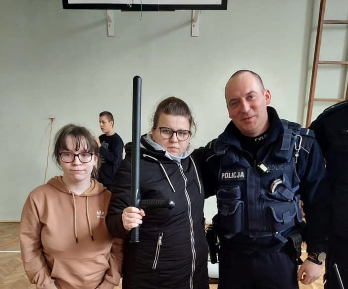 Na Czym Polega Praca Policjanta? "Niebiescy" Z Wizytą U Uczniów Ośrodka ...