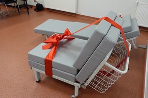 Łóżko dla rodzica w elbląskich szpitalach. Motocyklistka i lokalna działaczka Patrycja Patynka zorganizowała internetową zrzutkę, aby wspomóc rodziców towarzyszącym swoim chorym dzieciom w szpitalach
