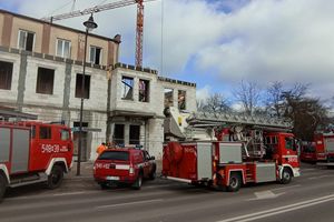 Wypadek na budowie w Piszu. Podczas zalewania betonem zawalił się strop i przygniótł mężczyznę