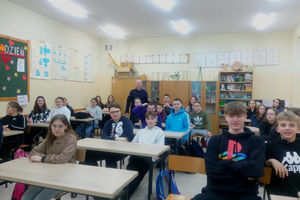 Komendant Komisariatu Policji w Lubawie rozmawiał z uczniami w Prątnicy