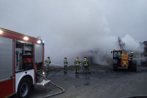 W Rokitniku wybuchł pożar budynku gospodarczego